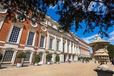 perspective building london - Hampton Court Palace, London, England, United Kingdom Stock Photo - Rights-Managed, Code: 700-08145963