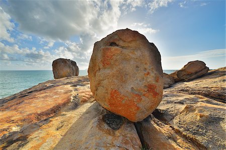 Granite Boulders on Coast, Horseshoe Bay, Bowen, Queensland, Australia Photographie de stock - Rights-Managed, Code: 700-08146074