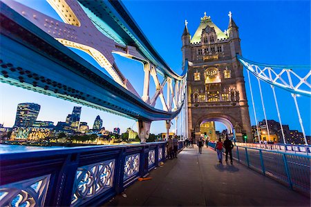 simsearch:700-00610432,k - Tower Bridge at Dusk, London, England, United Kingdom Foto de stock - Con derechos protegidos, Código: 700-08146109