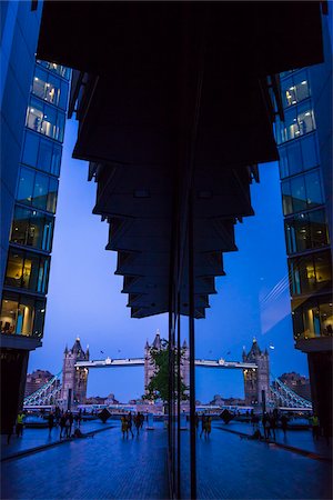 Tower Bridge with Reflection at Dusk, London, England, United Kingdom Foto de stock - Con derechos protegidos, Código: 700-08146113