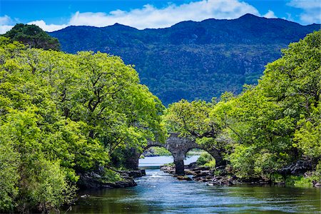 picturesque background - Scenic view of lake with stone, arch bridge, Killarney National Park, beside the town of Killarney, County Kerry, Ireland Stock Photo - Rights-Managed, Code: 700-08146363