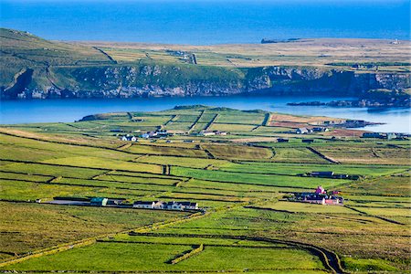 Scenic overview of farmland, Portmagee, along the Skellig Coast on the Ring of Kerry, County Kerry, Ireland Stockbilder - Lizenzpflichtiges, Bildnummer: 700-08146407