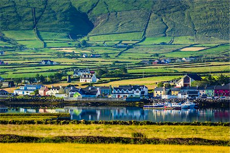 Scenic view of harbour and waterfront, Portmagee, along the Skellig Coast on the Ring of Kerry, County Kerry, Ireland Stockbilder - Lizenzpflichtiges, Bildnummer: 700-08146413