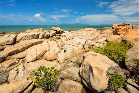 rose bay - Rocky Granite Coastline, Rose Bay, Bowen, Queensland, Australia Foto de stock - Direito Controlado, Número: 700-08146490