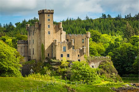 Dunvegan Castle, Dunvegan, Isle of Skye, Scotland, United Kingdom Foto de stock - Direito Controlado, Número: 700-08167300