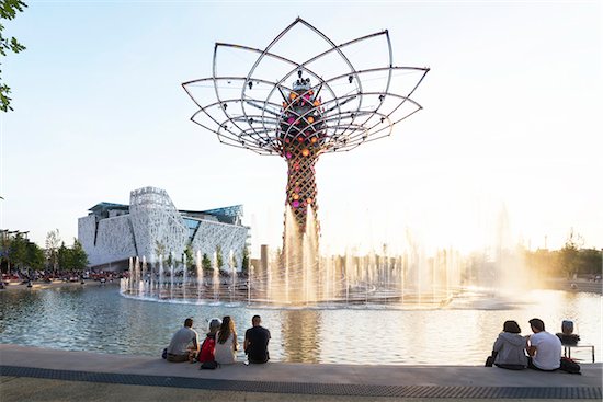 Peaple watching the Tree of Life show in the Lake Arena with the Italian Pavilion in the background, Milan Expo 2015, Italy Stock Photo - Premium Rights-Managed, Artist: Siephoto, Image code: 700-08167353