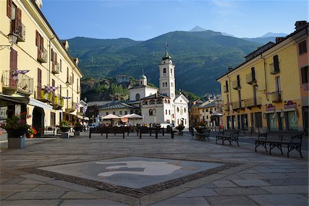 piazza in italy - City Center with Piazza 4 Novembre and Chiesa del Ponte in background, Susa city, Turin Province, Piedmont, Italy Photographie de stock - Rights-Managed, Code: 700-08169166