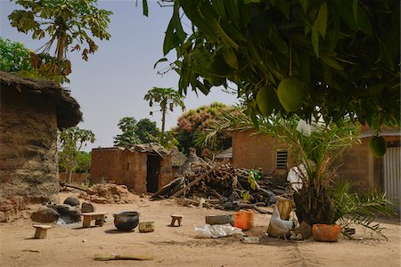 House with chicken in courtyard, near Gaoua, Poni Provnce, Burkina Faso Photographie de stock - Rights-Managed, Code: 700-08169173