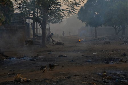 Street scene of town with smog in early morning, with pig and ducks, Gaoua, Poni Provnice, Burkina Faso Stock Photo - Rights-Managed, Code: 700-08169186