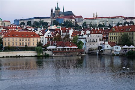 prague castle - Harbor scene with St Vitus Cathedral in background, Prague, Czech Republic Foto de stock - Con derechos protegidos, Código: 700-08232182