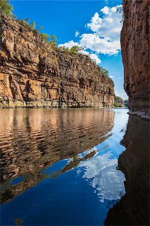 simsearch:700-08232342,k - Reflection in Katherine River, Katherine Gorge, Nitmiluk National Park, Northern Territory, Australia Foto de stock - Con derechos protegidos, Código: 700-08232337