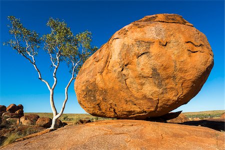 simsearch:700-08232342,k - Devils Marbles at Karlu Karlu Conservation Reserve, Northern Territory, Australia Foto de stock - Con derechos protegidos, Código: 700-08232340