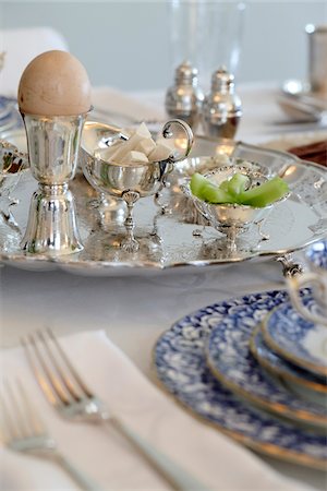 Close-up of Passover Seder Plate in Seder Table Setting Photographie de stock - Rights-Managed, Code: 700-08274222