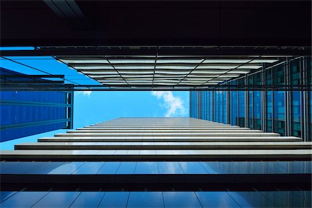 simsearch:841-03871364,k - View between Skyscrapers, Brisbane, Queensland, Australia Foto de stock - Con derechos protegidos, Código: 700-08274329