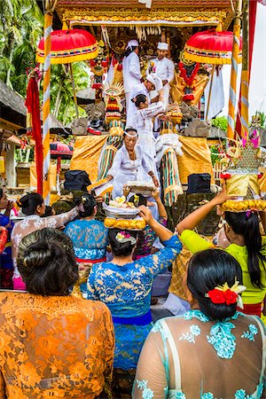 People carrying religious offerings, Temple Festival, Petulu, near Ubud, Bali, Indonesia Stockbilder - Lizenzpflichtiges, Bildnummer: 700-08385840