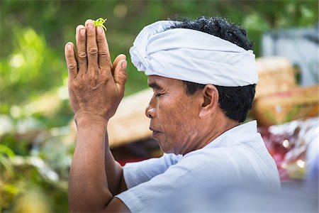 simsearch:6102-05603760,k - Close-up of man praying at a temple festival, Gianyar, Bali, Indonesia Photographie de stock - Rights-Managed, Code: 700-08385855