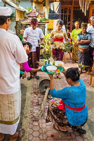Woman holdng religious offering at Balinese wedding, Petulu Village near Ubud, Bali, Indonesia Stock Photo - Rights-Managed, Code: 700-08385865
