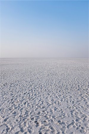 empty sky - White Salt Desert, Dhordo, Kutch, Gujarat, India Stock Photo - Rights-Managed, Code: 700-08386174
