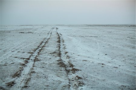 empty track - White Salt Desert, Dhordo, Kutch, Gujarat, India Stock Photo - Rights-Managed, Code: 700-08386172