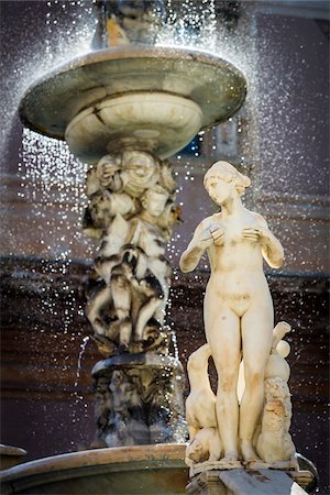 estatuas - Close-up of a female statue at the Pretoria Fountain in Piazza Pretoria (Pretoria Square) in the historic center of Palermo in Sicily, Italy Foto de stock - Con derechos protegidos, Código: 700-08701902