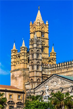 Ornate steeples of the Palermo Cathedral in historic Palermo in Sicily, Italy Foto de stock - Con derechos protegidos, Código: 700-08701927