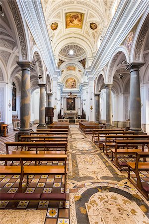 The beautiful and historic interior of the Church of San Martino in Erice in Sicily, Italy Photographie de stock - Rights-Managed, Code: 700-08701952