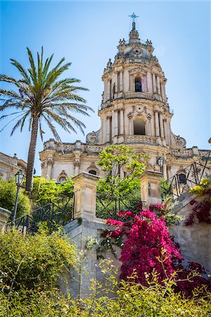 The dome of the baroque Cathedral of San Giorgio with gardens in historical Modica in the Provnice of Ragusa in Sicily, Italy Stock Photo - Rights-Managed, Code: 700-08723124