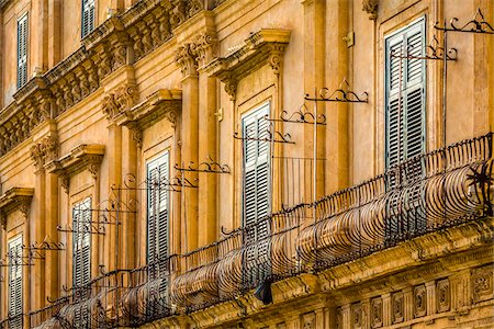 Detail of balconies and shuttered windows on historic buildings in the city of Noto in the Province of Suracuse in Sicily, Italy Foto de stock - Con derechos protegidos, Código: 700-08723154