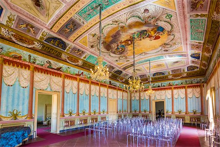 The spectacular grand hall of the Palazzo Nicolaci in Noto in the Province of Syracuse in Sicily, Italy Foto de stock - Con derechos protegidos, Código: 700-08723164