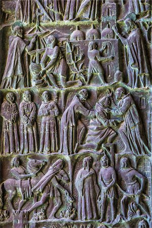 Detail of carved, relief artwork on a door in the Noto Cathedral (Cattedrale di Noto) in Noto in the Province of Syracuse in Sicily, Italy Foto de stock - Con derechos protegidos, Código: 700-08723170