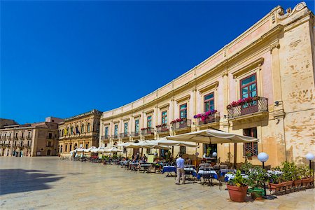 syrakus - Restaurants in Piazza Duomo in Syracuse, Sicily, Italy Stockbilder - Lizenzpflichtiges, Bildnummer: 700-08723228