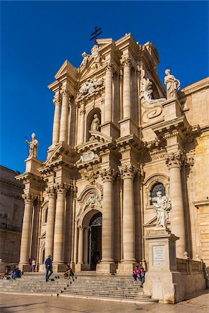 duomo square - Cathedral of Syracuse in Piazza Duomo on Ortygia, Syracuse, Sicily, Italy Foto de stock - Con derechos protegidos, Código: 700-08723246