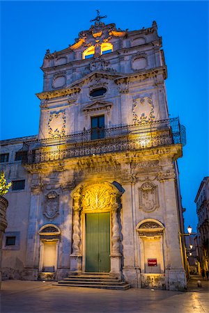 simsearch:700-08723191,k - Church of Santa Lucia alla Badia at Dusk, Ortygia, Syracuse, Sicily, Italy Photographie de stock - Rights-Managed, Code: 700-08723241