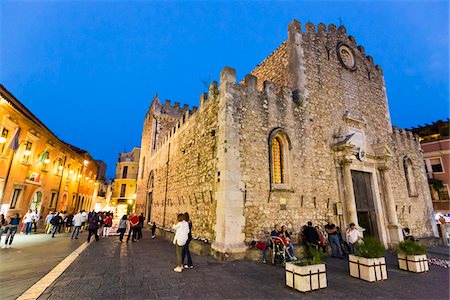 simsearch:700-08723235,k - Duomo di Taormina at Dusk, Taormina, Sicily, Italy Stock Photo - Rights-Managed, Code: 700-08723285