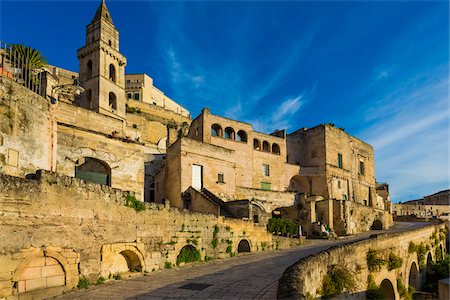 emplazamiento histórico nacional - Road through Sassi, Matera, Basilicata, Italy Foto de stock - Con derechos protegidos, Código: 700-08737478