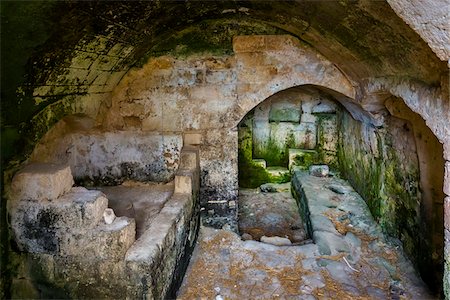 simsearch:400-07055926,k - Interior of Sassi Cave Dwelling Church in Matera, Basilicata, Italy Photographie de stock - Rights-Managed, Code: 700-08737514