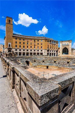 salento - Roman Amphitheatre and Palazzo del Seggio in Piazza Sant'Oronzo, Lecce, Puglia, Italy Fotografie stock - Rights-Managed, Codice: 700-08739586