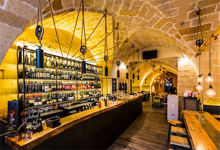 Interior of Mastro Bar in Lecce, Puglia, Italy Foto de stock - Con derechos protegidos, Código: 700-08739594