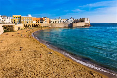 deich - View of the coastal beach and Old Town of Gallipoli in Puglia, Italy Stockbilder - Lizenzpflichtiges, Bildnummer: 700-08739621