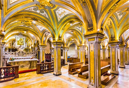 photographs of buildings in italy - Interior of Crypt in Duomo di Bari dedicated to St Sabinus of Canosa (San Sabino), Bari, Puglia, Italy Photographie de stock - Rights-Managed, Code: 700-08739650