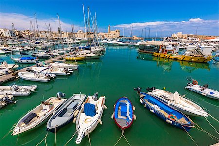 Boats in Trani Harbour, Trani, Puglia, Italy Foto de stock - Con derechos protegidos, Código: 700-08739667