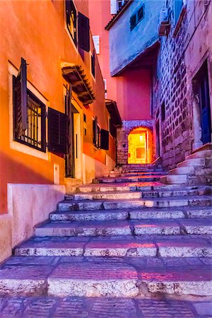 Steps leading to lit Archway at Dusk in Rovinj, Istria, Croatia Foto de stock - Con derechos protegidos, Código: 700-08765258