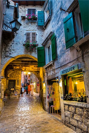 rovigno - Archway in Alley in Rovinj, Istria, Croatia Photographie de stock - Rights-Managed, Code: 700-08765250