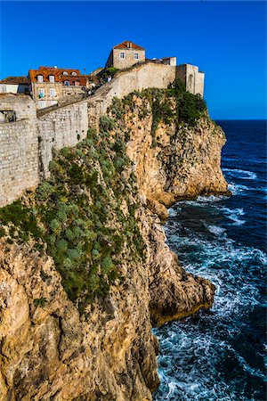 Coastal View of Walled City of Dubrovnik, Dalmatia, Croatia Foto de stock - Con derechos protegidos, Código: 700-08765325