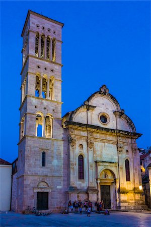 simsearch:700-08765430,k - The Baroque Renaissance Cathedral of St Stephen in St Stephen's Square at dusk in the Old Town of Hvar on Hvar Island, Croatia Foto de stock - Con derechos protegidos, Código: 700-08765414