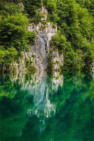 simsearch:693-03313155,k - Rock cliff and trees reflected in emerald green lake water at the Plitvice Lakes National Park in Croatia Stock Photo - Rights-Managed, Code: 700-08765482