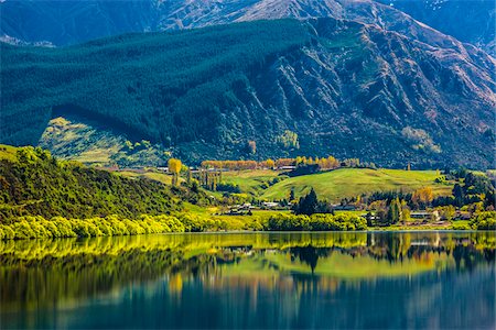 simsearch:700-08765549,k - Picturesque shoreline of Lake Hayes near Queenstown in the Otago Region of New Zealand Foto de stock - Con derechos protegidos, Código: 700-08765538