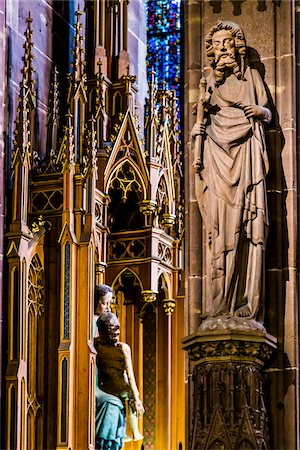 Statues and gothic architectural details of the interior of the Strasbourg Cathedral (Cathedral Notre Dame of Strasbourg) in Strasbourg, France Photographie de stock - Rights-Managed, Code: 700-08973569