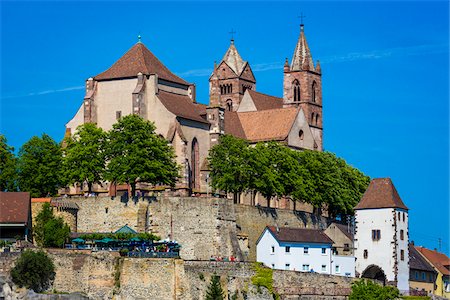 St Stephen's Cathedral on the hilltop along the Rhine at Breisach, Germany. Foto de stock - Con derechos protegidos, Código: 700-08973576