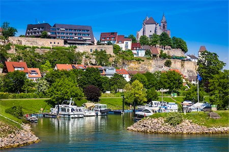 Historical town of Breisach with the Hotel Stadt Breisach and St Stephen's Cathedral on the hilltop overlooking the Rhine, Germany Stockbilder - Lizenzpflichtiges, Bildnummer: 700-08973577